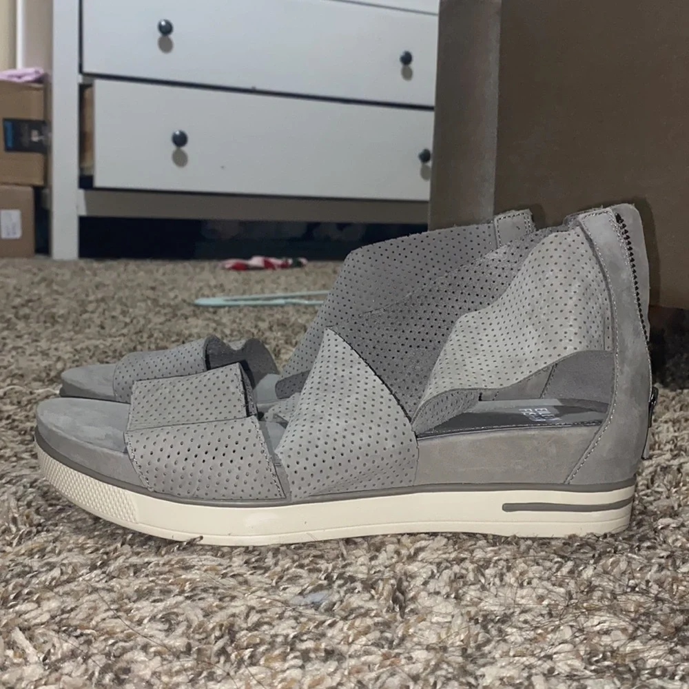 Women's Perforated Crossover Strap Sandals - Taupe